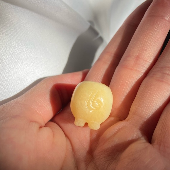 Orange Calcite 1” Carved Pig - Picture 3 of 6